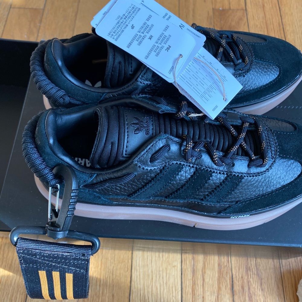 Ivy Park Super Sleek 72 Black sz 5.5